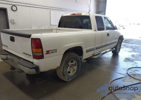 2001 Chevrolet Silverado 1500 Ls z USA, uszkodzony, nr VIN 2GCEK19T011151171